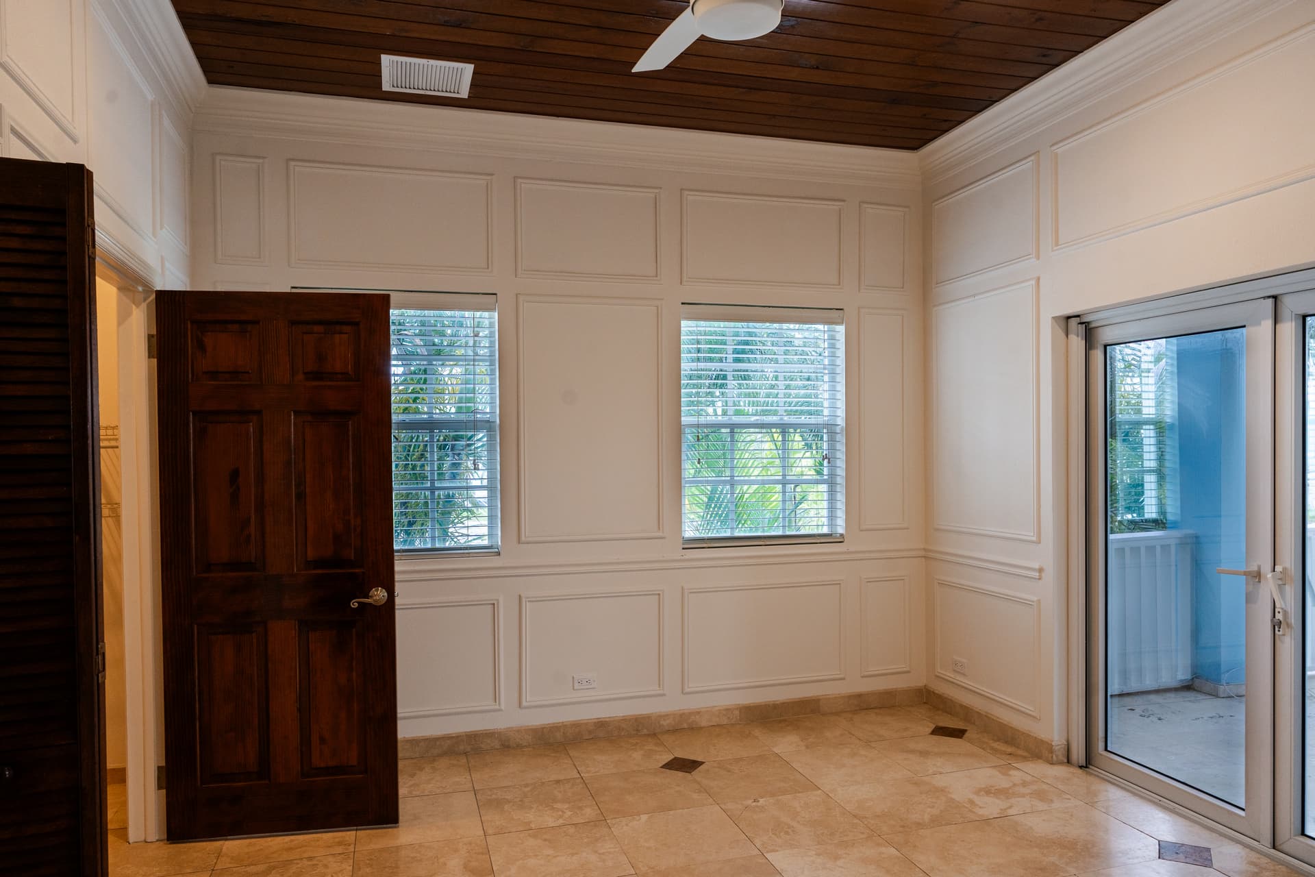 Bedroom with desk