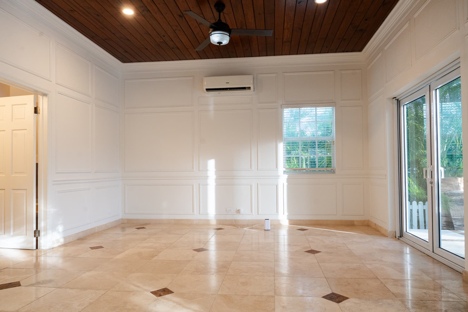 Spacious living room